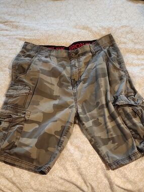 Iron Flex Camo Cargo Men’s Shorts - Olive Green